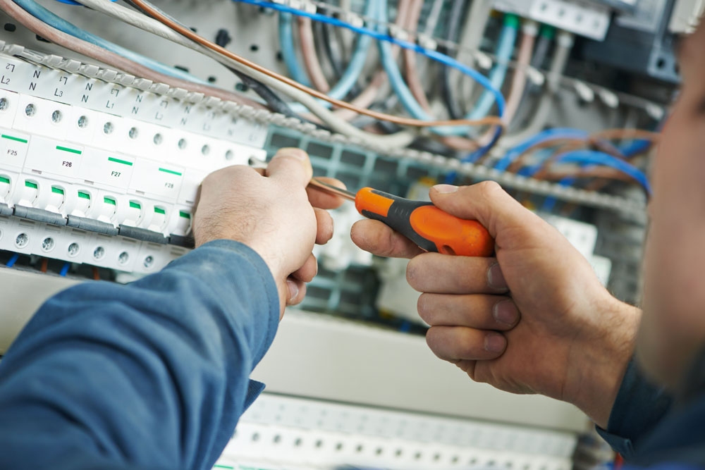 Electrician Toowoomba, Commercial electrician, Switchboard testing
